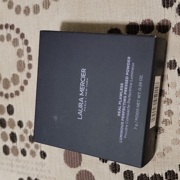 Laura Mercier Real Flawless Luminous Perfecting Pressed Translucent Powder 7g - Picture 2 of 6